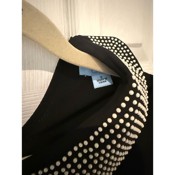 CeCe Black Blouse With Pearl Collar NWT Size Small - Picture 2 of 6